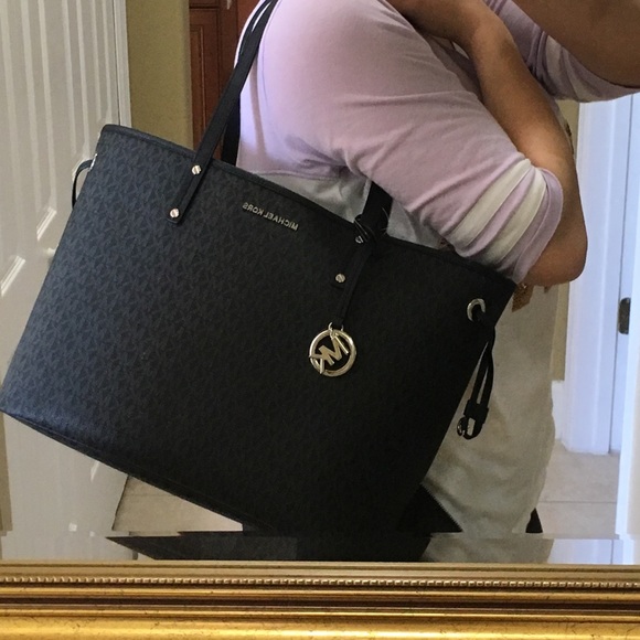 New Michael Kors Large Tote Bag &Matching Wristlet - Picture 5 of 7